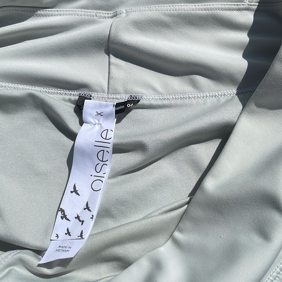 Oiselle Roga Shorts - Picture 2 of 4